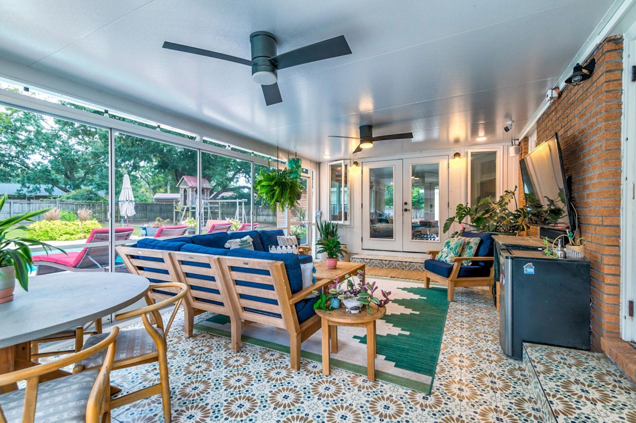 902 Mikell Drive Photo 22