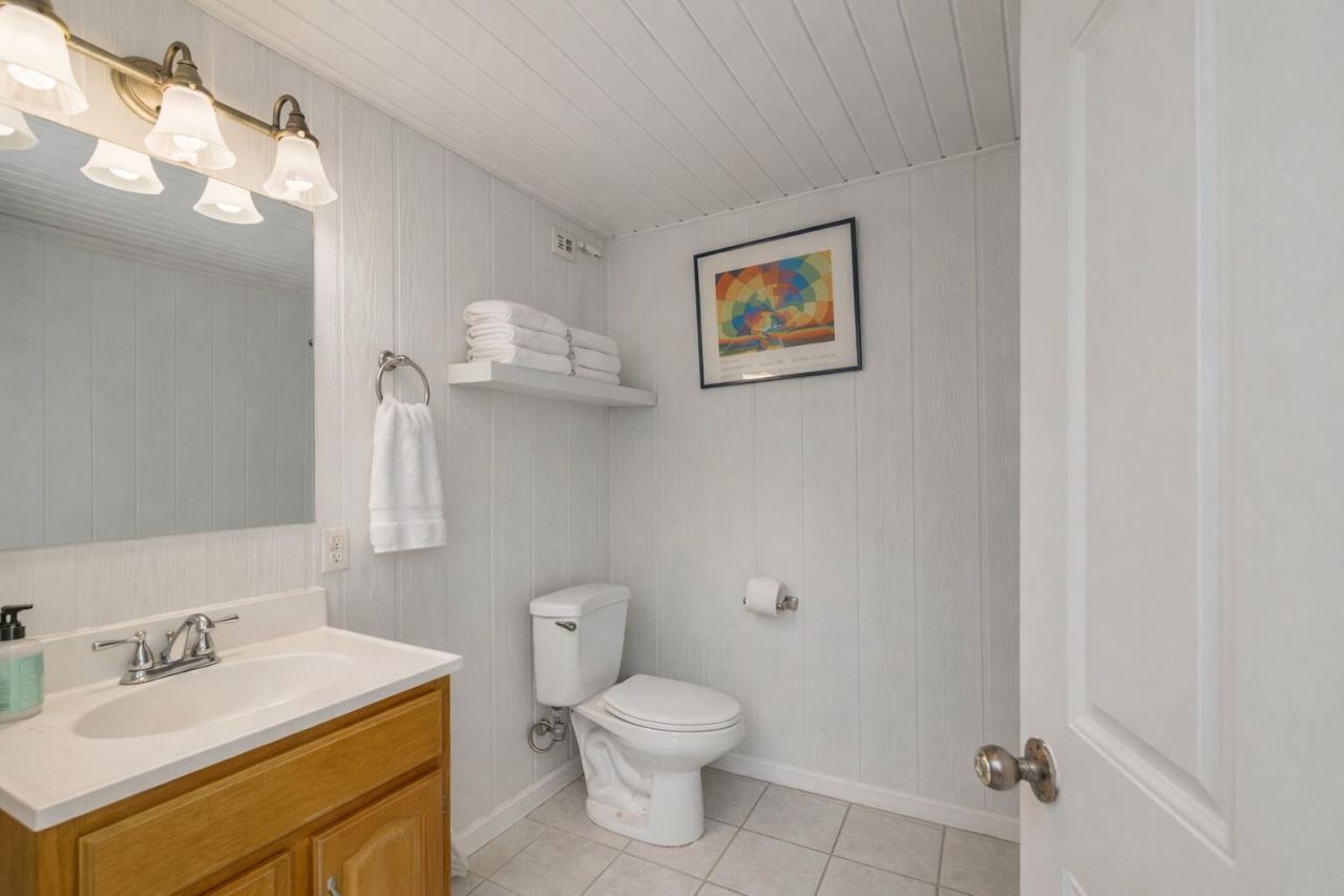 902 Mikell Drive Photo 24