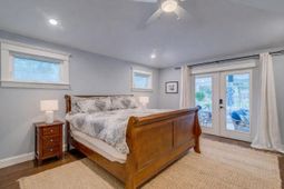 902 Mikell Drive photo 4