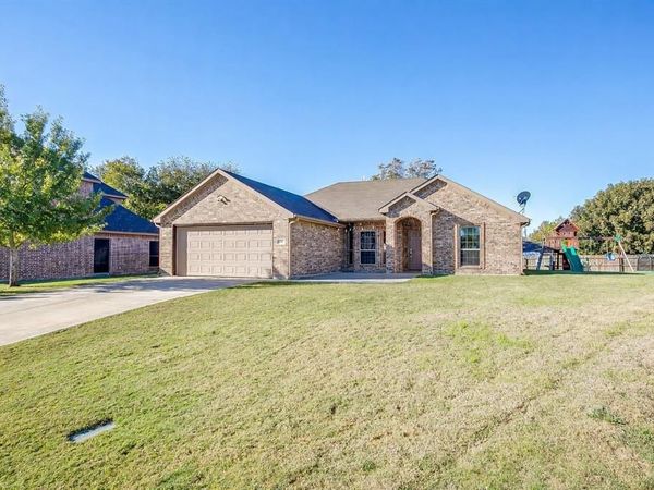 608 Brandt Street, Grandview, TX 76050