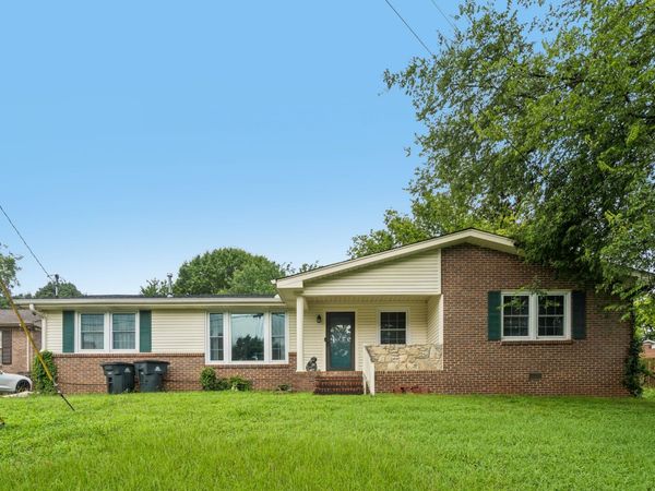 2821 Creekview Dr, Nashville, TN 37217