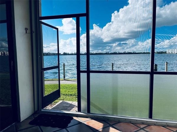 111 Lake Emerald Drive, Unit 101, Oakland Park, FL 33309