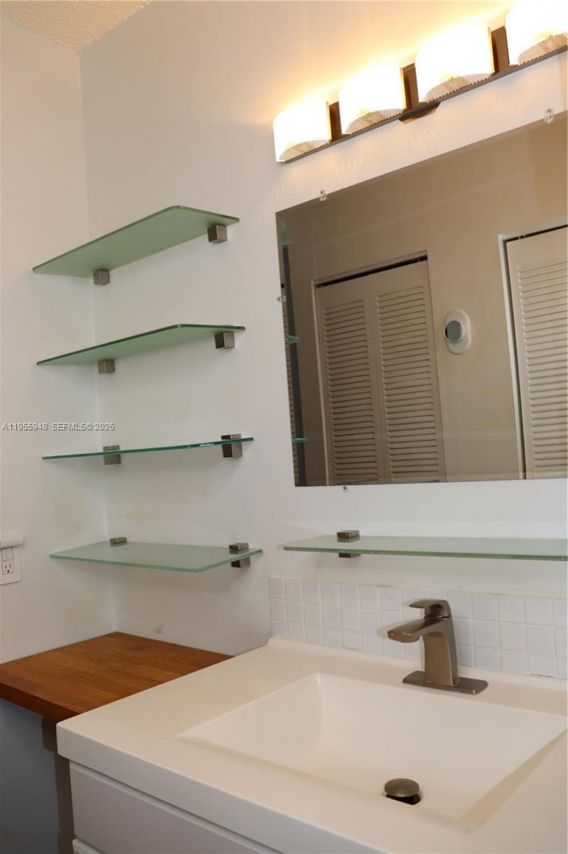 7801 NE 4th Ct, Unit 512, Miami, FL 33138 Photo