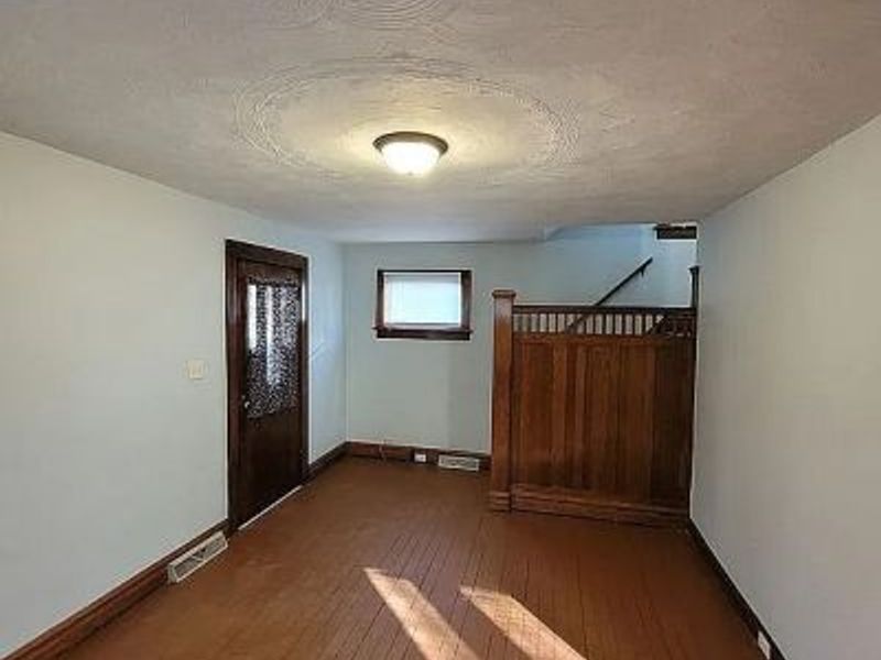 349 Comstock Court, Akron, OH 44305 Photo 2