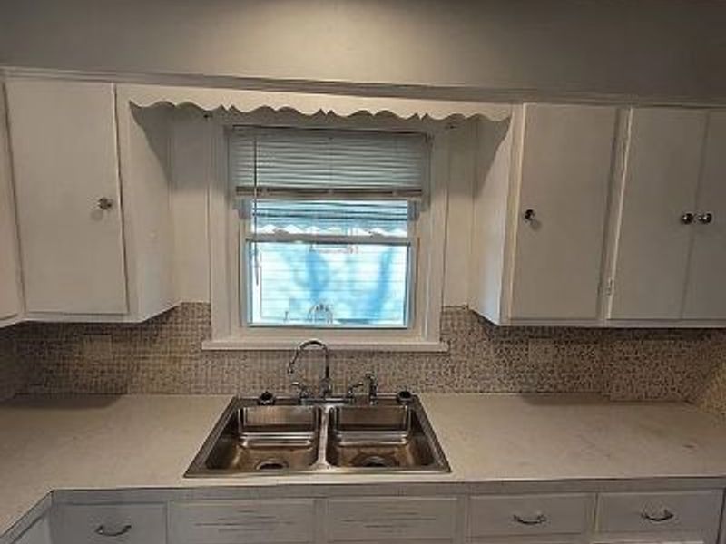 349 Comstock Court, Akron, OH 44305 Photo 8