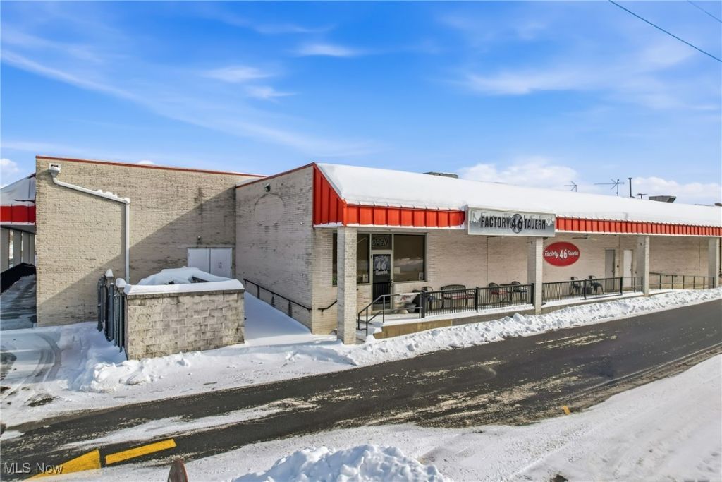 1118 Village, Columbiana, OH 44408 Main Photo