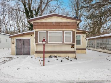 84 Carefree Lane, Cheektowaga, NY 14227
