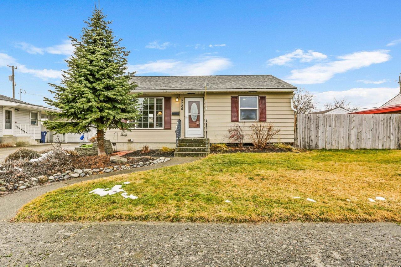 5725 N E St, Spokane, WA 99205 Main Photo
