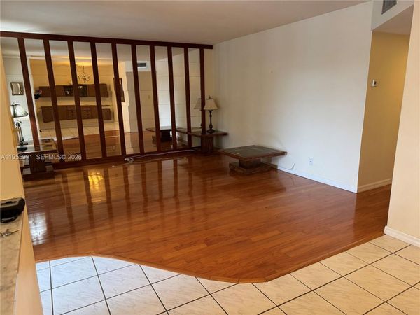 100 SE 6th Ave, Unit 207, Pompano Beach, FL 33060