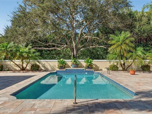 104 Hidden Oak Lane, Vero Beach, FL 32963