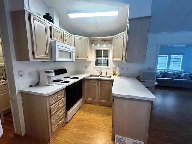 6 Robin Ave. Photo 4