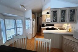 6 Robin Ave. photo 4