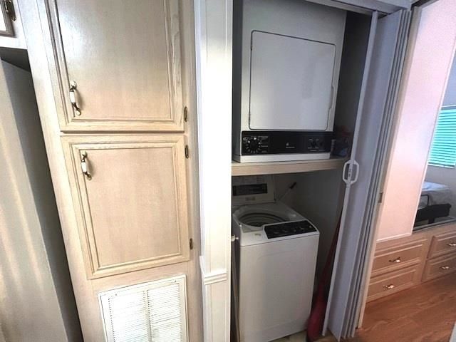 6 Robin Ave. Photo 9