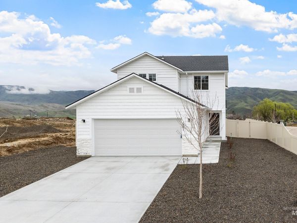 401 Reindeer Ave, Horseshoe Bend, ID 83629