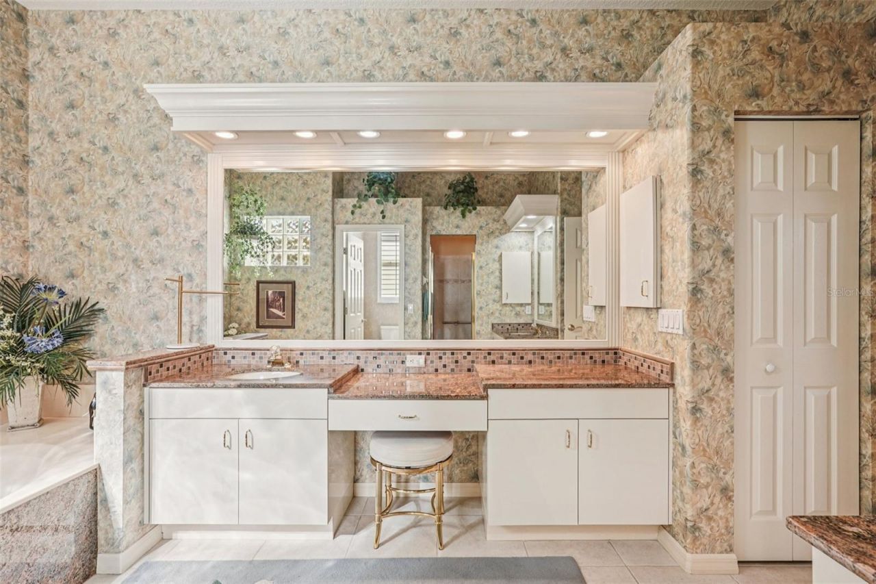 417 Huntridge Drive, Venice, FL 34292 Photo