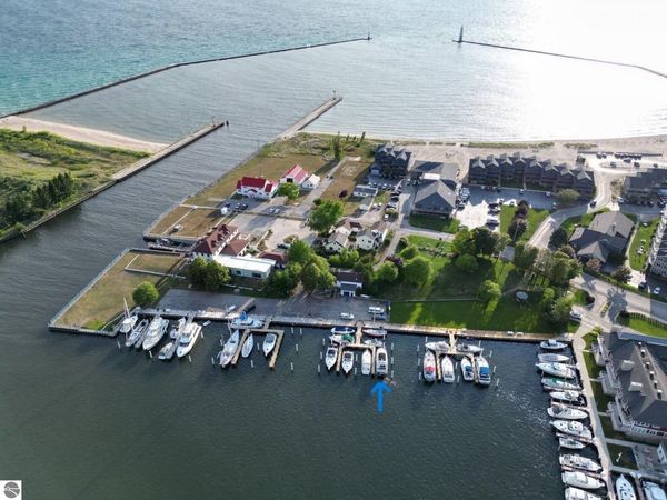 18 Second Street S, Frankfort, MI 49635