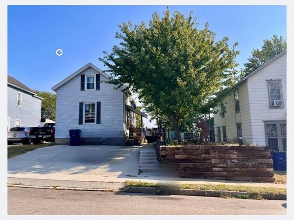 271 Valeria Street, Dubuque, IA 52001