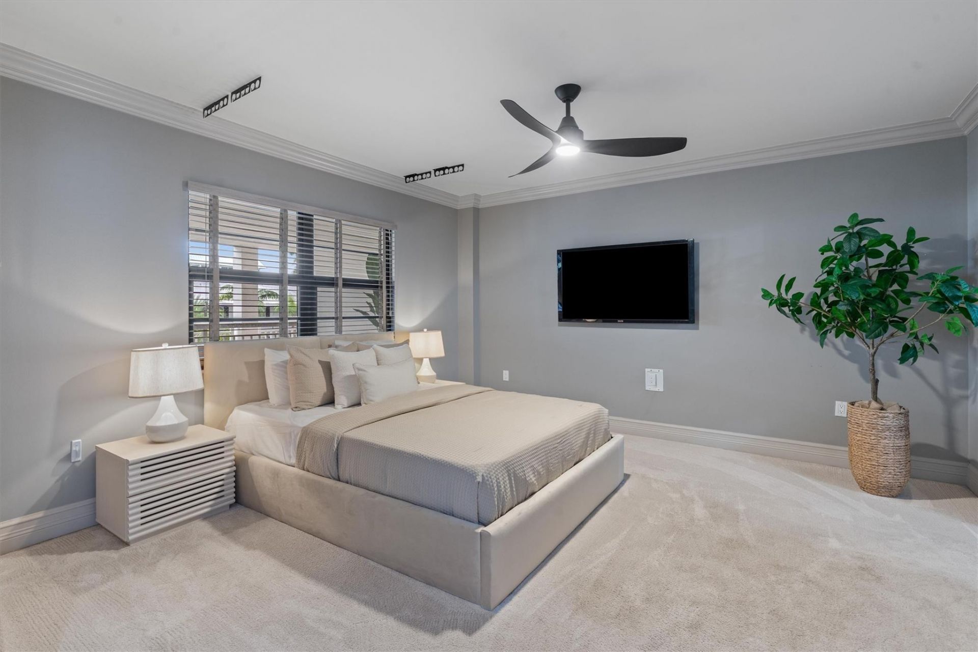 3100 NE 48th St, Unit 304, Fort Lauderdale, FL 33308 Photo