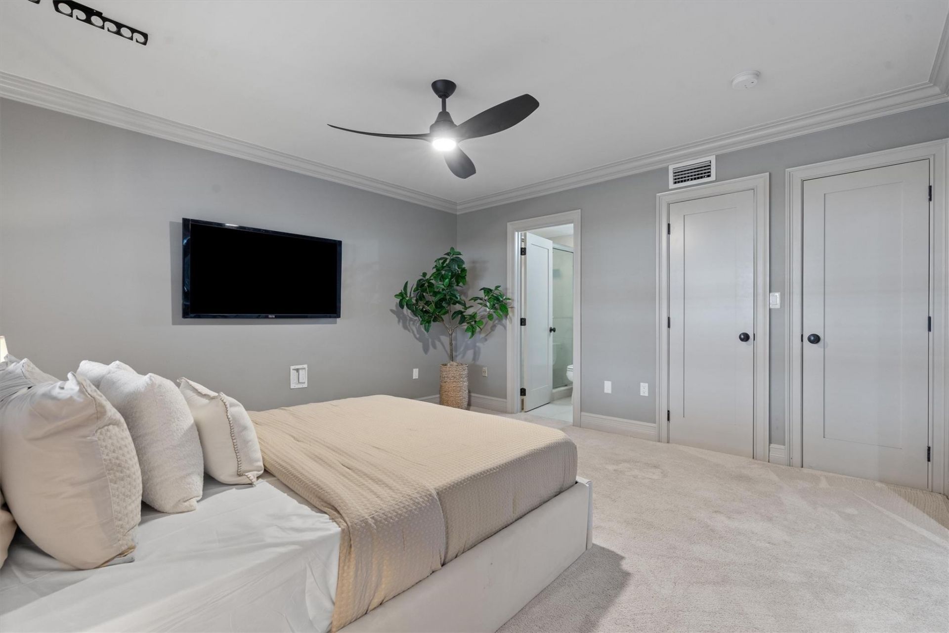 3100 NE 48th St, Unit 304, Fort Lauderdale, FL 33308 Photo