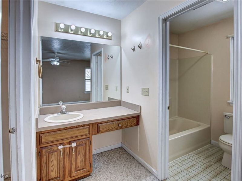 7473 Pearl Road, Middleburg Heights, OH 44130 Photo 18