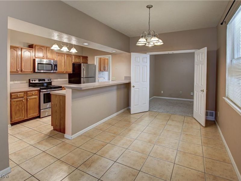 7473 Pearl Road, Middleburg Heights, OH 44130 Photo 6