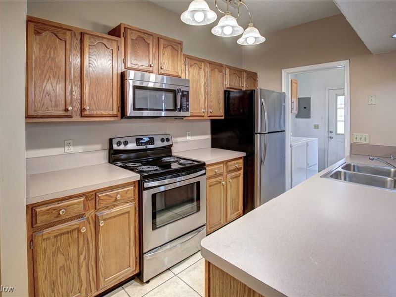 7473 Pearl Road, Middleburg Heights, OH 44130 Photo 8