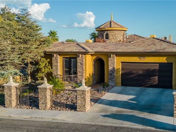 8223 Windrush Avenue, Las Vegas, NV 89117