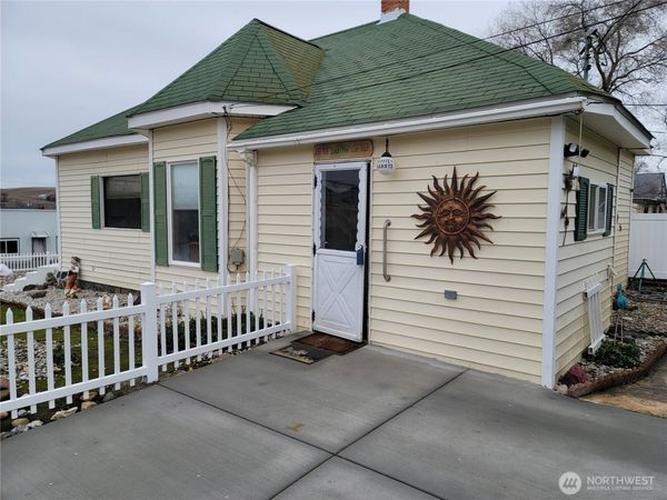 102 W 3rd Street, Lind, WA 99341