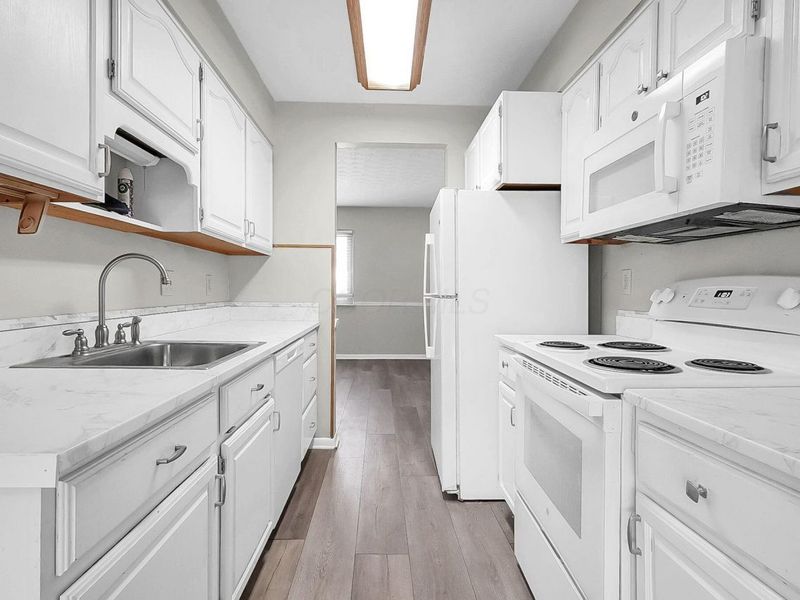 2278 Wadsworth Drive, Unit D, Columbus, OH 43232 Photo 11