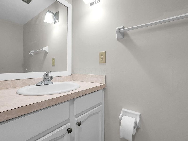 2278 Wadsworth Drive, Unit D, Columbus, OH 43232 Photo 14