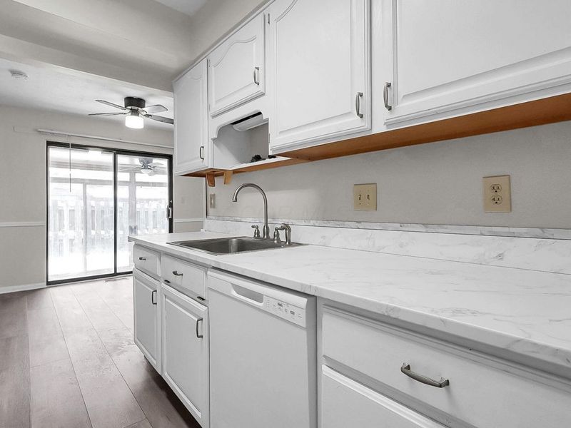 2278 Wadsworth Drive, Unit D, Columbus, OH 43232 Photo 8