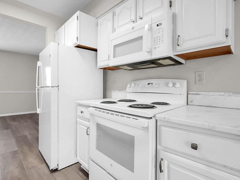 2278 Wadsworth Drive, Unit D, Columbus, OH 43232 Photo 9