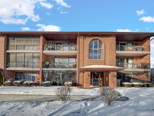 8208 Cobblestone Drive, Unit 1B, Palos Hills, IL 60465