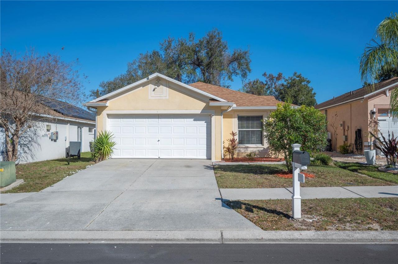 4504 Country Hills Boulevard, Plant City, FL 33563 Main Photo