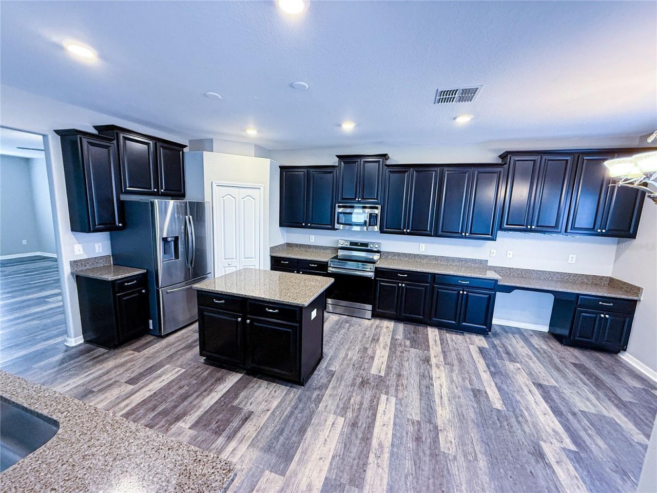 909 Meadow Glade Drive, Ruskin, FL 33570 Photo