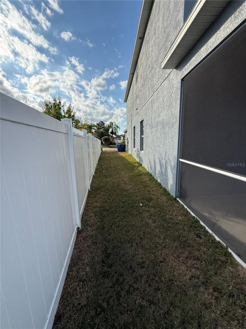 909 Meadow Glade Drive, Ruskin, FL 33570 Photo