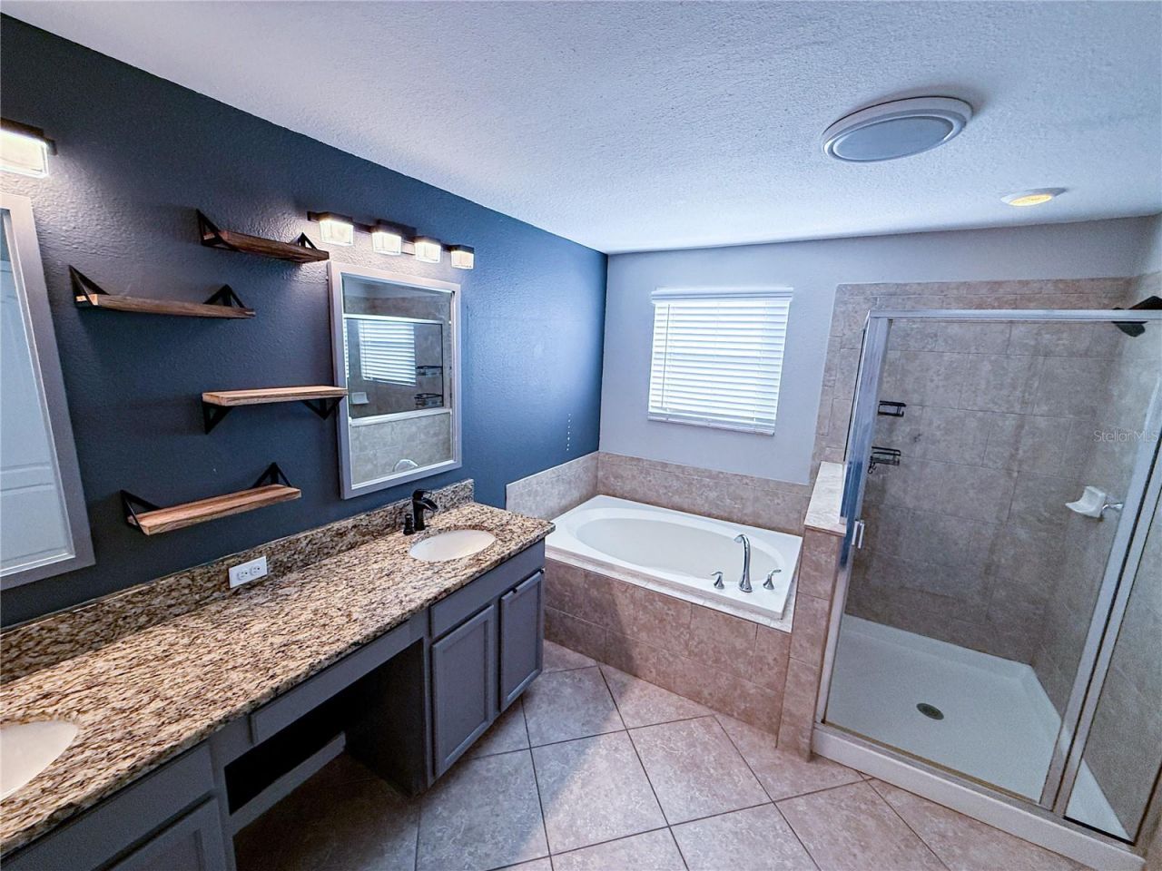 909 Meadow Glade Drive, Ruskin, FL 33570 Photo