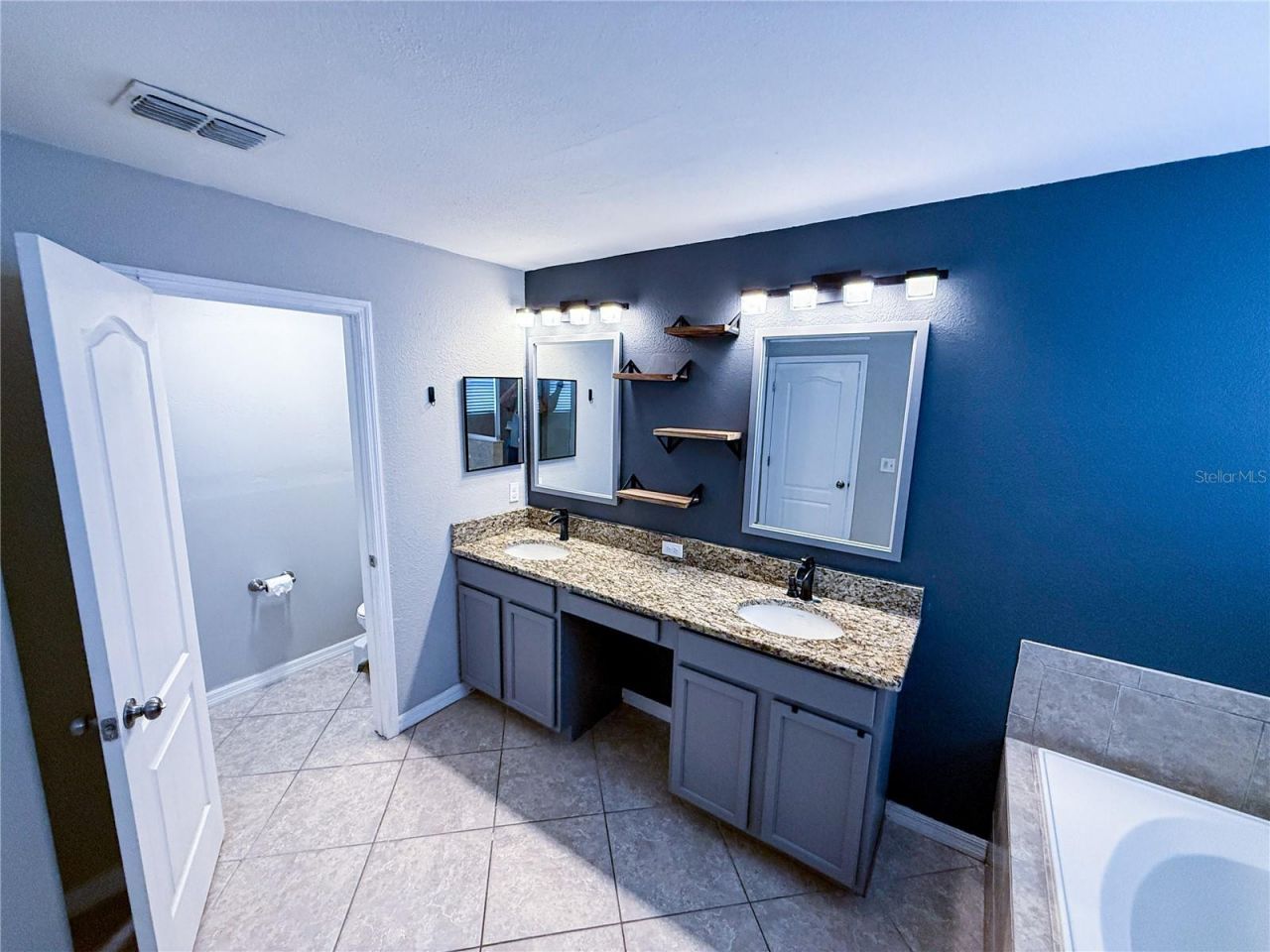 909 Meadow Glade Drive, Ruskin, FL 33570 Photo