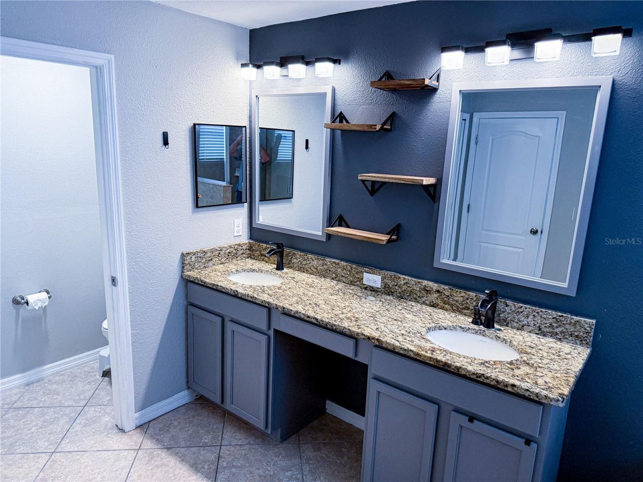 909 Meadow Glade Drive, Ruskin, FL 33570 Photo