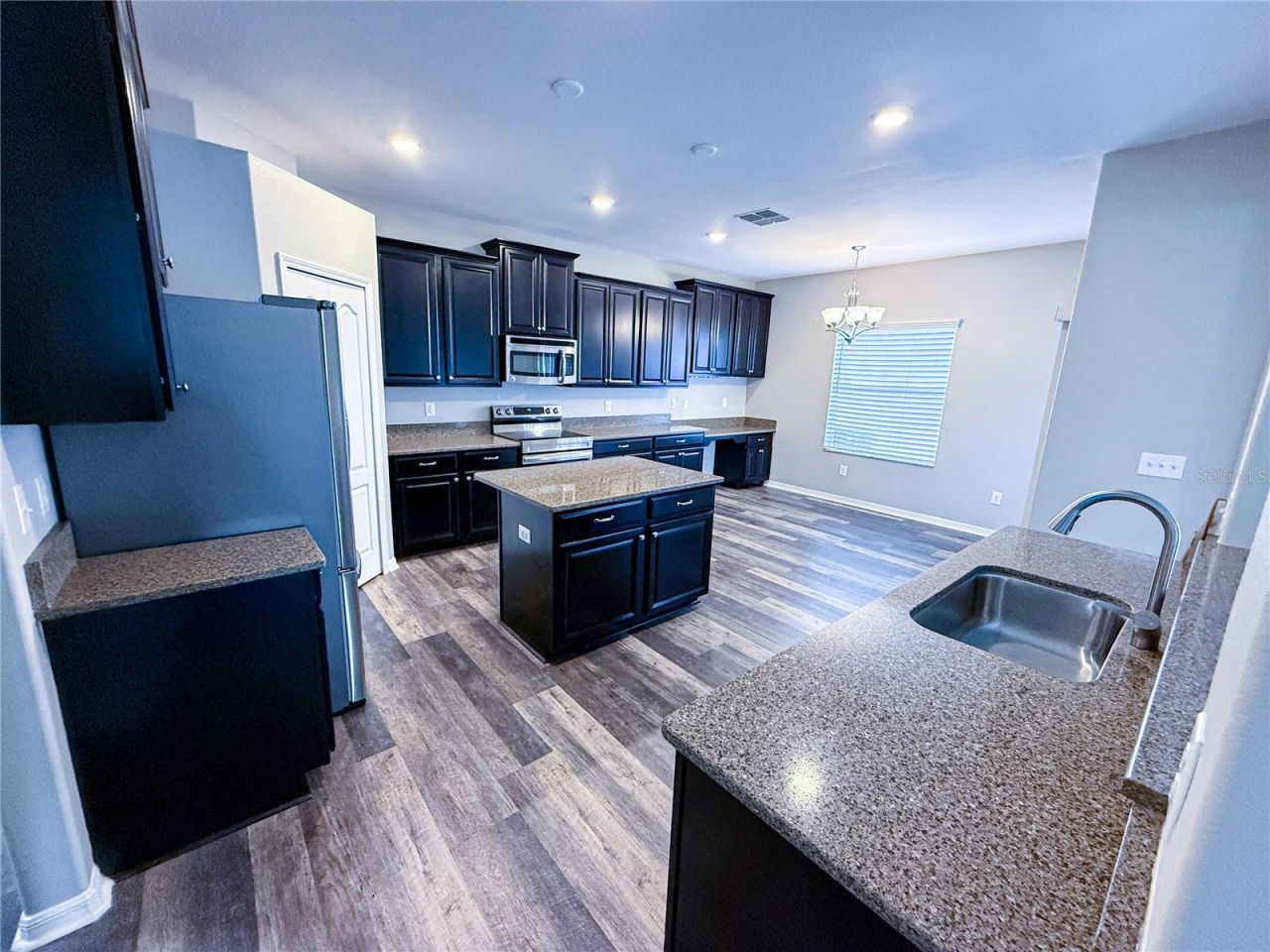 909 Meadow Glade Drive, Ruskin, FL 33570 Photo