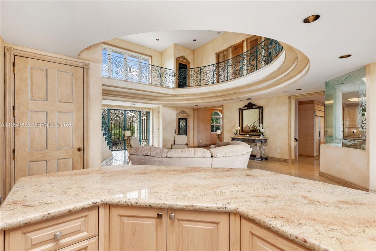 6275 Dolphin Dr, Coral Gables, FL 33158 Photo