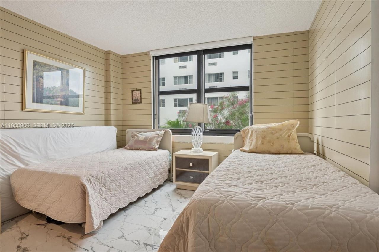 4301 Collins Ave, Unit 202, Miami Beach, FL 33140 Photo