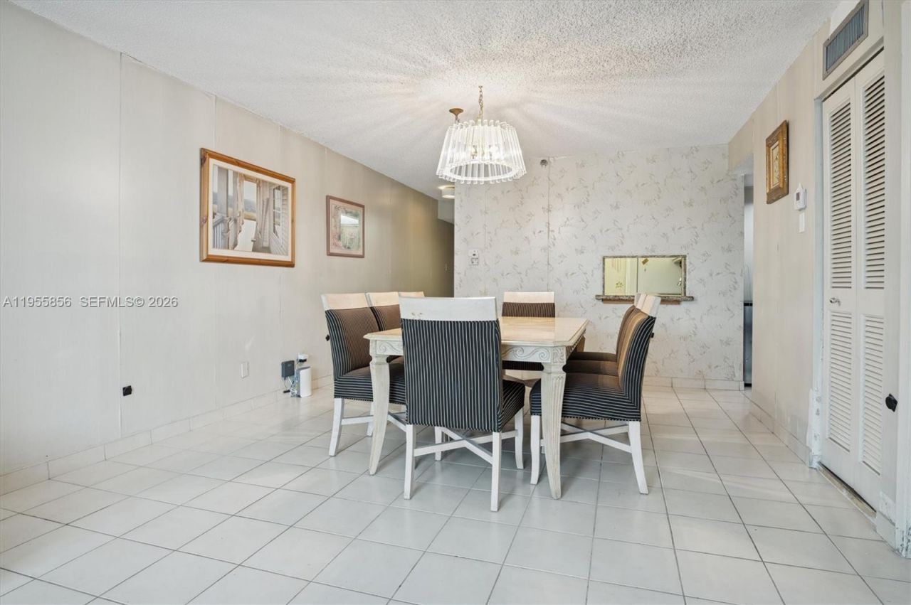 4301 Collins Ave, Unit 202, Miami Beach, FL 33140 Photo