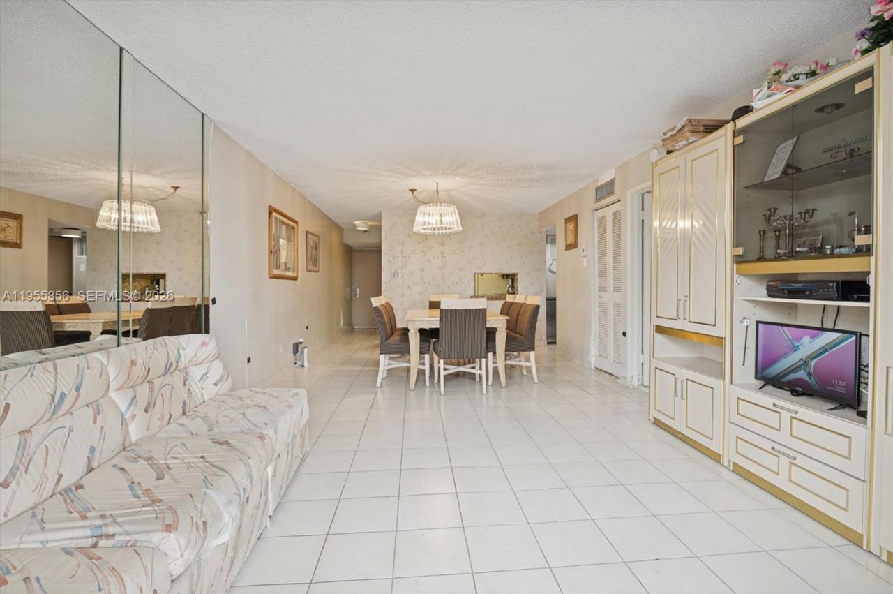 4301 Collins Ave, Unit 202, Miami Beach, FL 33140 Photo