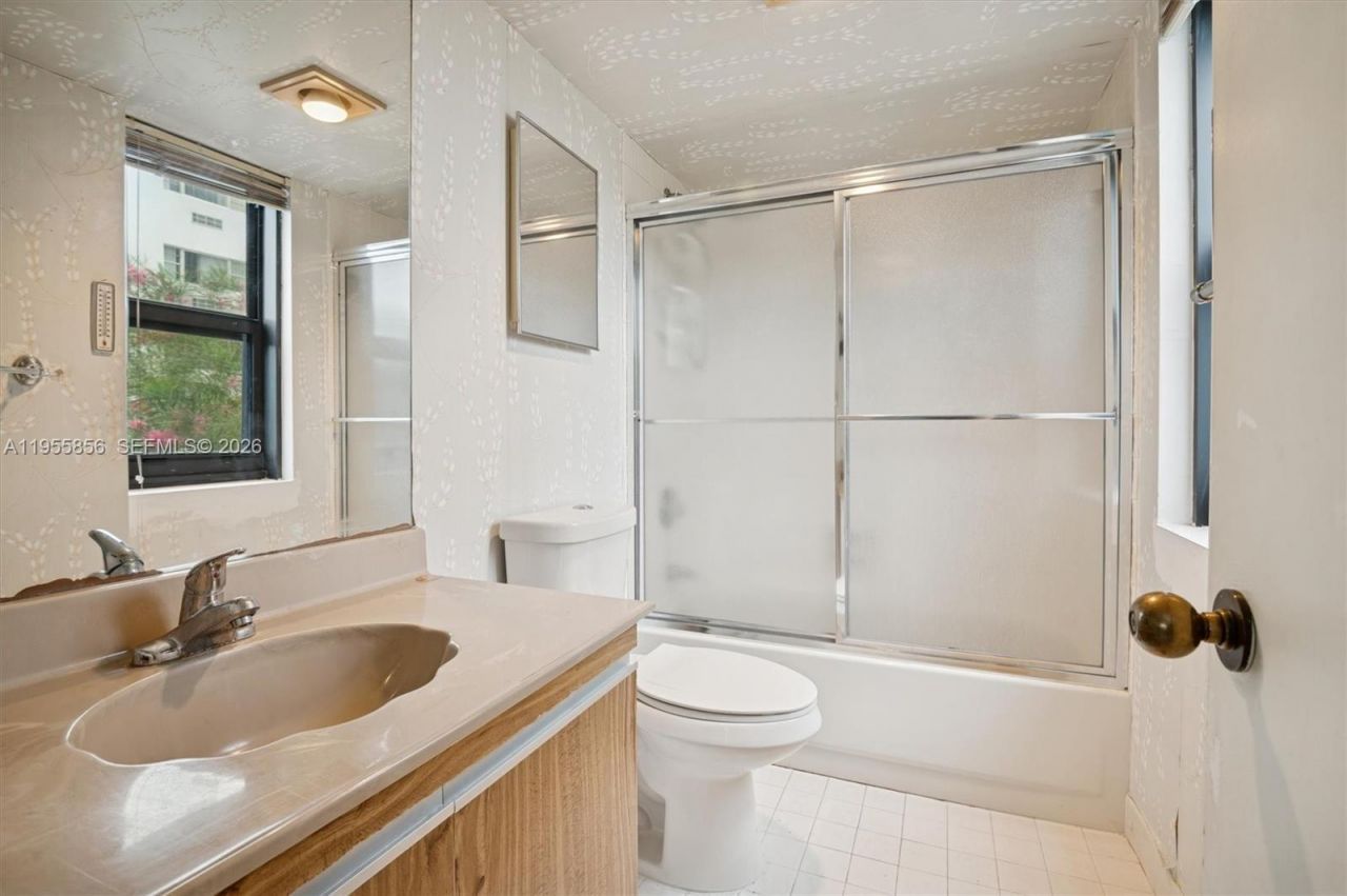 4301 Collins Ave, Unit 202, Miami Beach, FL 33140 Photo