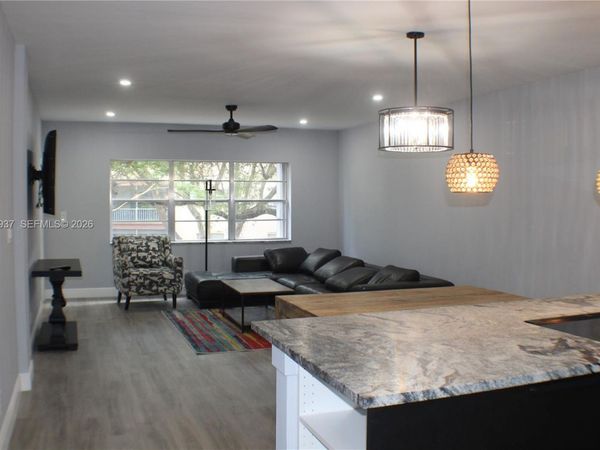 6731 Cypress Rd, Unit 205, Plantation, FL 33317