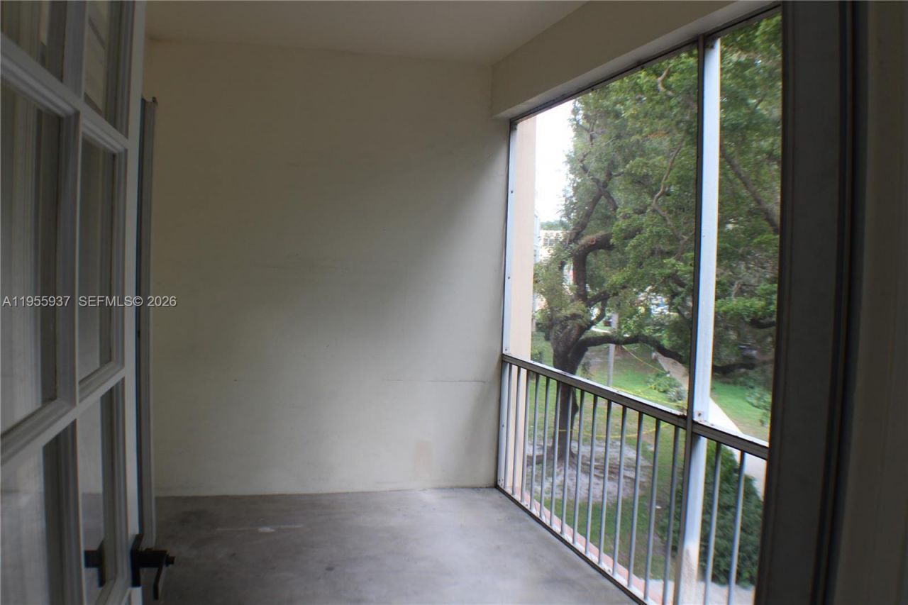 6731 Cypress Rd, Unit 205, Plantation, FL 33317 Photo