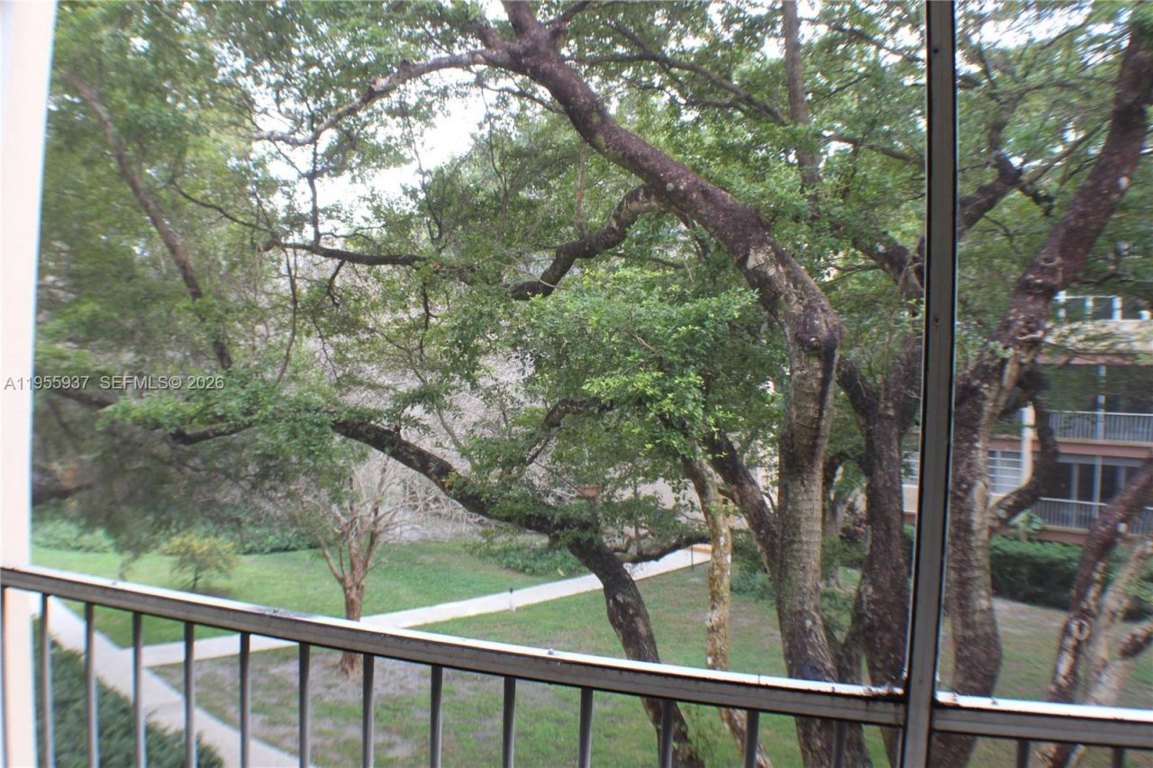 6731 Cypress Rd, Unit 205, Plantation, FL 33317 Photo