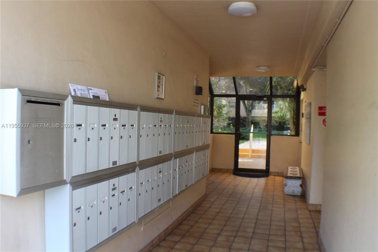 6731 Cypress Rd, Unit 205, Plantation, FL 33317 Photo