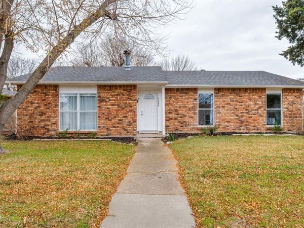 5220 Bartlett Drive, The Colony, TX 75056